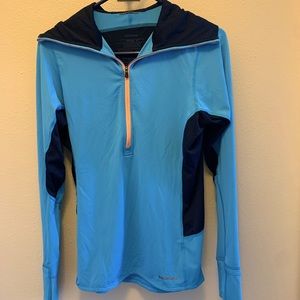 Patagonia lightweight 1/4 zip hoodie in light blue/navy. Size Med GUC